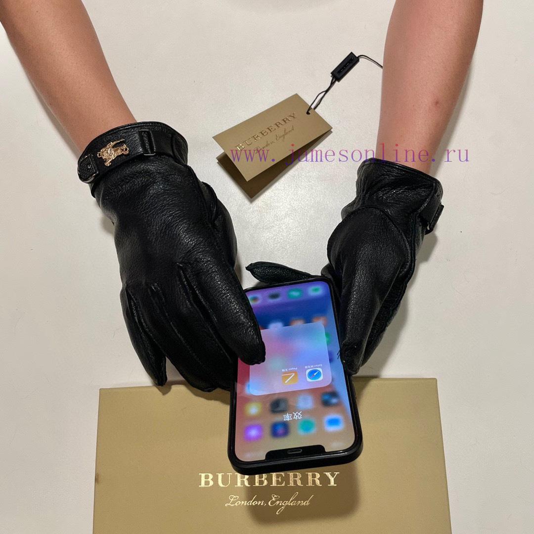 The Fendi FENDI2023 autumn and winter lazy rabbit fur sheep hardware logo gloves with mobileappu8ief - Image 7