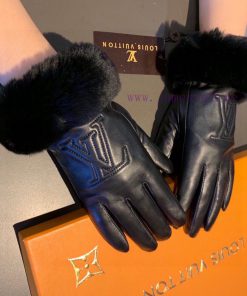 BatchLouis Vuitton LV2023 Autumn/Winter Lazy Rabbit Hair Sheepskin Embroidered Glove Phone Tmaqq1y47