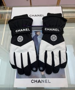 Chanel's new ski women's gloves are warm and comfortableOne size fits all7sszkmxv