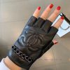 Chanel Europe's new top women's high-end half finger gloves are 100% made of imported sheeps5iqob491