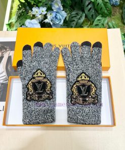 The packaging of LV Louis Vuitton's new knitted gloves is worth comparing with different quausbmci2p