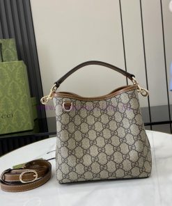 Gucci The GG shopping bag, with its distinctive GG pattern and striped ribbon, is a classic r66s8acj