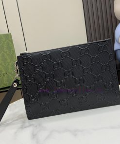 Gucci GG Printed Embossed Zipper Handbag, this leather handbag is ingeniously crafted with t avewx8it