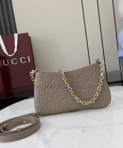 Gucci New GG Emblem Series Ultra Mini HandbagThe all-new GG Emblem series reinterprets the b jm8e204c