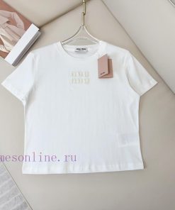 MiuMiu * New Chest Distressed Logo T-shirt Custom Made Of Pure Cotton Fabric Comfortable Breath d4s5cj2p