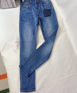 Prada's New Classic Inverted Triangle Color Blocked Embroidered Logo On The Back Pocket. Custom scldu0w8