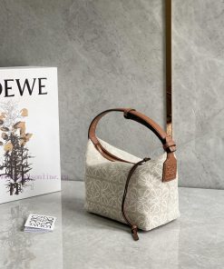 Loewe Bags Small Lunch Bag~The Latest Popular Underarm Bag With Cubi Embroidery Design Comes With A Sense dqnxkjt6
