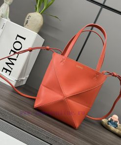 Loewe Bags . L ⊚℮ W ℮ The New Mini Shiny Cowhide Puzzle Fold Handbag Draws Inspiration From The Geometric 0npbblac