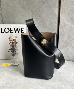 Loewe Bags The Latest 𝑷𝒆𝒃𝒃𝒍𝒆 Bucket Bag Has Been InstalledThe Physical Texture Is OverwhelmingMinimalist A vpge2x7c
