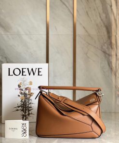 Loewe Bags Loє️wє PUZZLE.Size 29 * 18 * 12CM Large Capacity Daily Daily Mobile Phone Power Bank Wallet Pow fmj98uh9