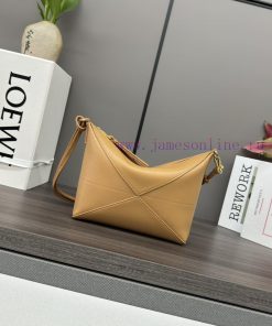 Loewe Bags . L ⊚℮ W ℮ The New Puzzle Fold Pouch Handbag Reinterprets A Practical And Versatile Handbag Dra 64zg3p5w