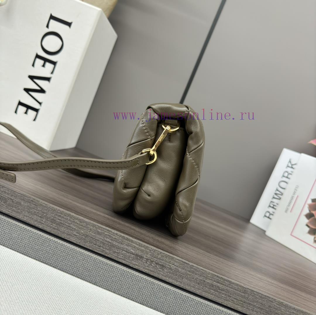 Loewe Bags The. LO ℮ W ℮ Pleated Shiny Nappa Goat Leather Puffer Goya Handbag Is Inspired By Goya Aestheti mypmts3a - Image 3