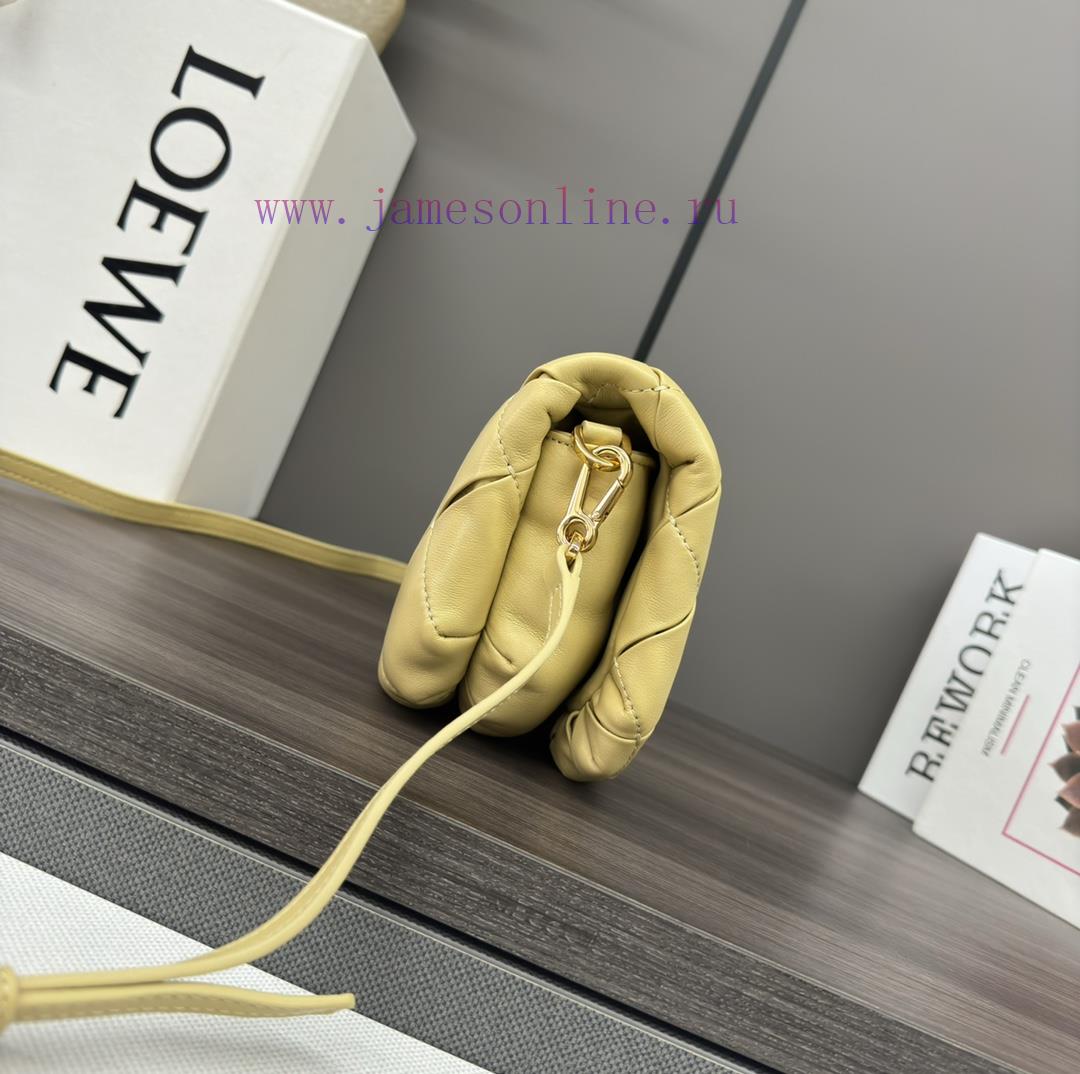 Loewe Bags The. LO ℮ W ℮ Pleated Shiny Nappa Goat Leather Puffer Goya Handbag Is Inspired By Goya Aestheti b9ygwoo6 - Image 3