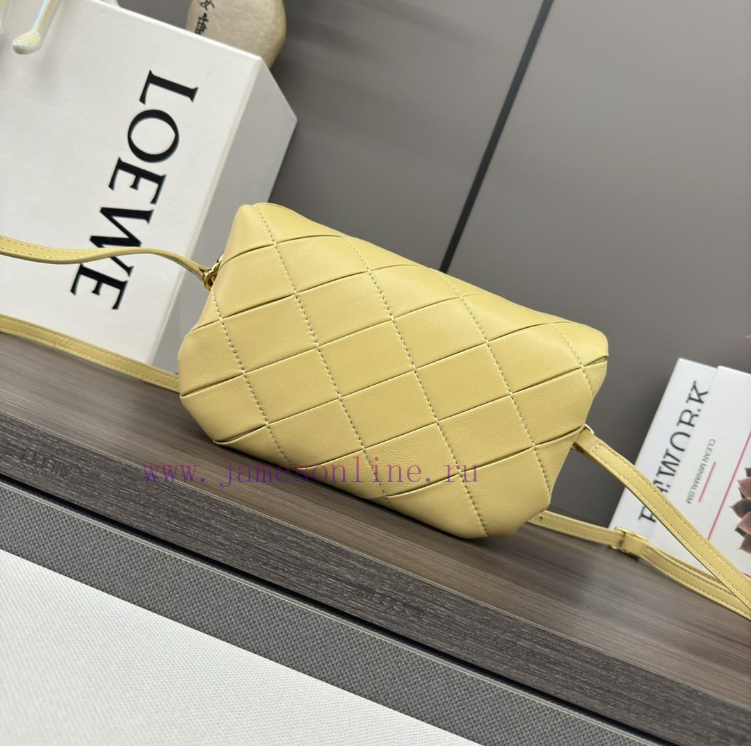 Loewe Bags The. LO ℮ W ℮ Pleated Shiny Nappa Goat Leather Puffer Goya Handbag Is Inspired By Goya Aestheti b9ygwoo6 - Image 4