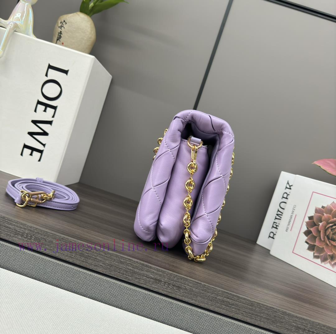 Loewe Bags The. LO ℮ W ℮ Pleated Shiny Nappa Goat Leather Puffer Goya Handbag Is Inspired By Goya Aestheti j30urrln - Image 3