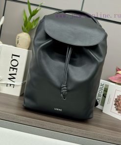 Loewe Bags Loewe's New Shiny Soft Cowhide Flamenco Backpack Features A Streamlined And Practical Daily Des l001n3c7