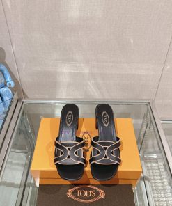 -24Ss New Tod * Buckle Thick Heel SlippersThis Sandal Is Made Of Soft Leather Cut Into The Bran 813p9pwe