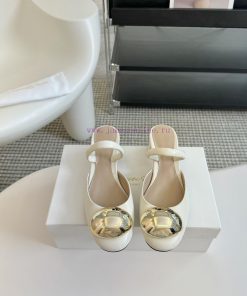 Gianvito Rossi Metal Round Head Decorative Single Order ShoesThe Gold Accessories Are Simple An vir81s45