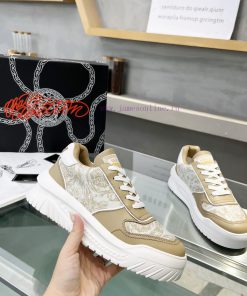 VERSACE A Pair Of Shoes Is Popular All Over The Internet With The Original Versace/Versace Ligh 09etm0ci