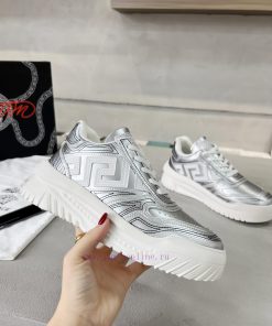 VERSACE A Pair Of Shoes Is Popular All Over The Internet With The Original Versace/Versace Ligh n87gwmcq