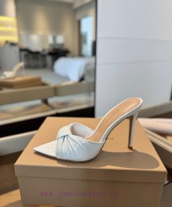 Gianvito Rossi2025 𝙨 This High-heeled SlipperThe Minimalist Elle Gianvito Rossi Adheres To Its 19az84ko