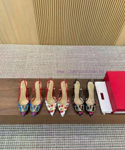 Fashion Denim Valentino. Valentino Large V-button Sandals ㊙️ The Latest Series Of Genuine Produ zk9lpyhj