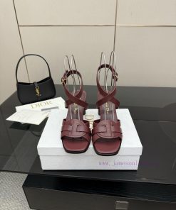 Dior 25ss New Sandals  Simple And Super Versatile Perfect Luxury On The Feet Can Be Paired With nui73p32