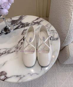 Jimmy Choo's New Pearl Mary Jane Shoes Are Cute And Age Reducing With Bow And Pearl Decorations fl6hpxmy