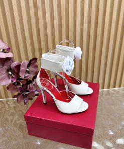 Top 2025 Runway ModelsValentino High-heeled Rose Heart-shaped Strap Sandals With Exquisite Text tj5049wy