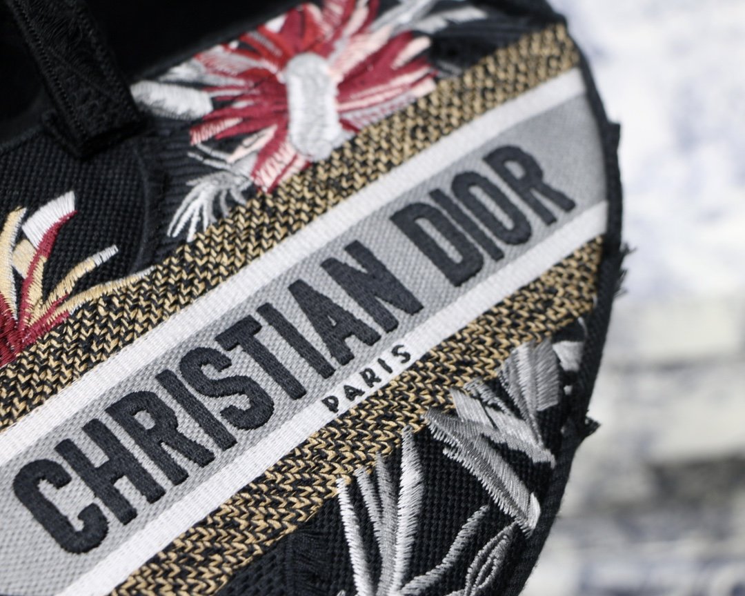 Christian Dior 18 - Image 8