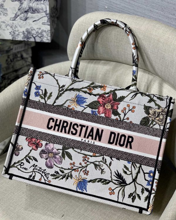 Christian Dior 17