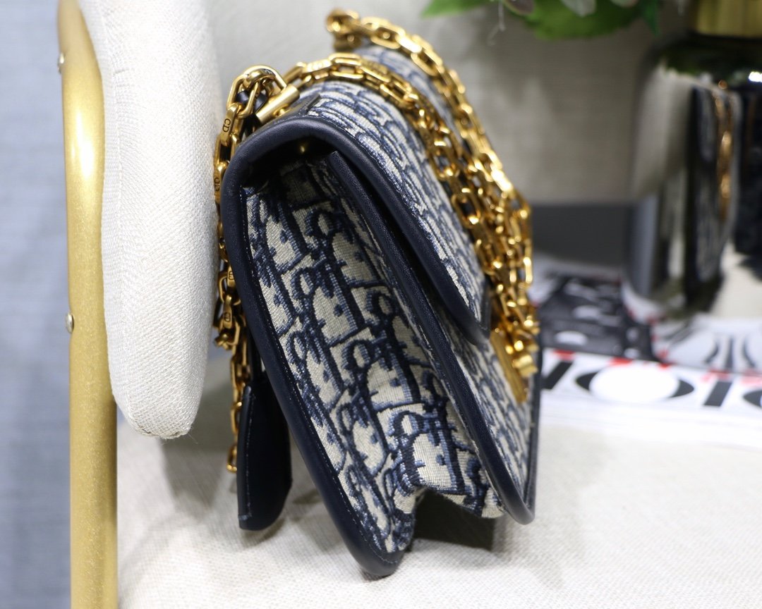 Christian Dior 28 - Image 4